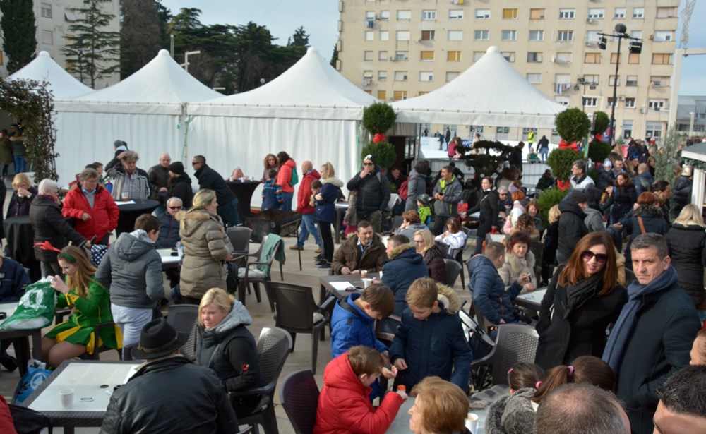 PULA, 31.12.2018. - ZADNJI DAN, TRZNICA VERUDA, DOCEK NOVE GODINE U PODNE, KLIZALISTESnimio Neven LAZAREVIC